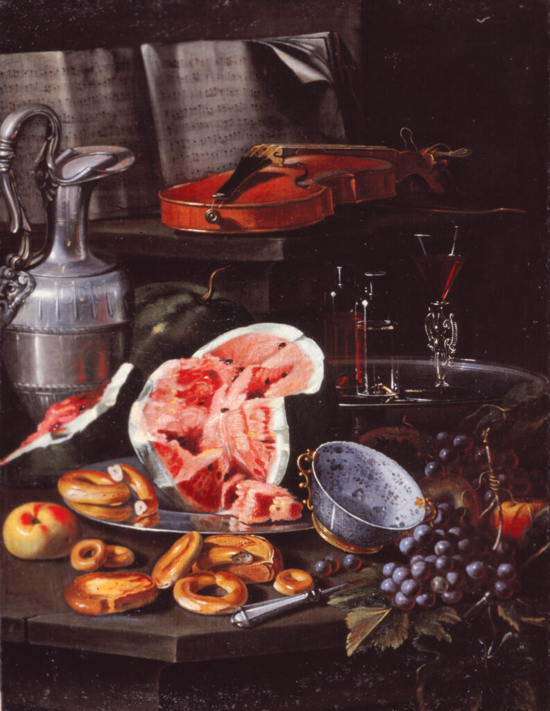 Cristoforo Munari, Natura morta con spartito, violino, brocca di peltro, alzata con bicchieri, piatto con anguria, Collezione BPER Banca, Modena