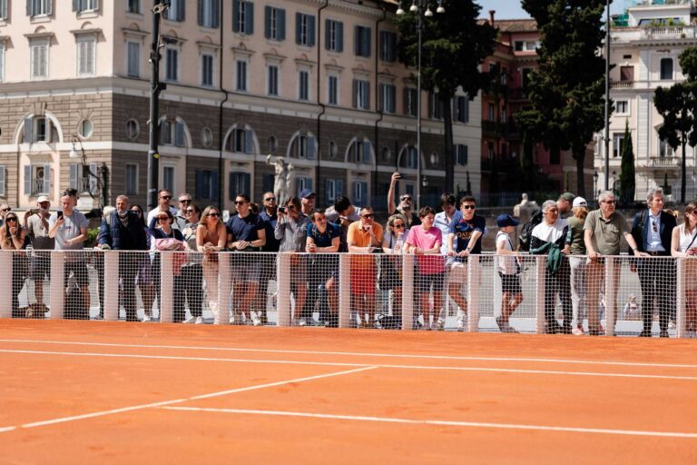 Il campo degli Internazionali di tennis a piazza del Popolo, Roma