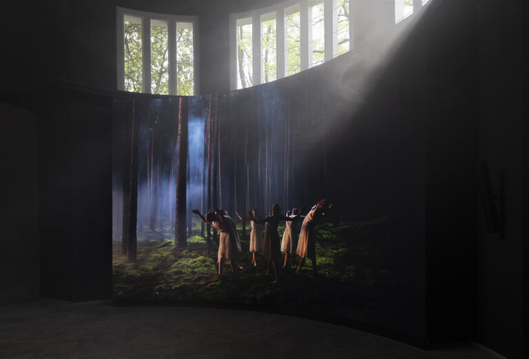 Yael Bartana, Farewell, Light To The Nations, Padiglione Germania, Biennale di Venezia, 2024. Photo Andrea Rossetti
