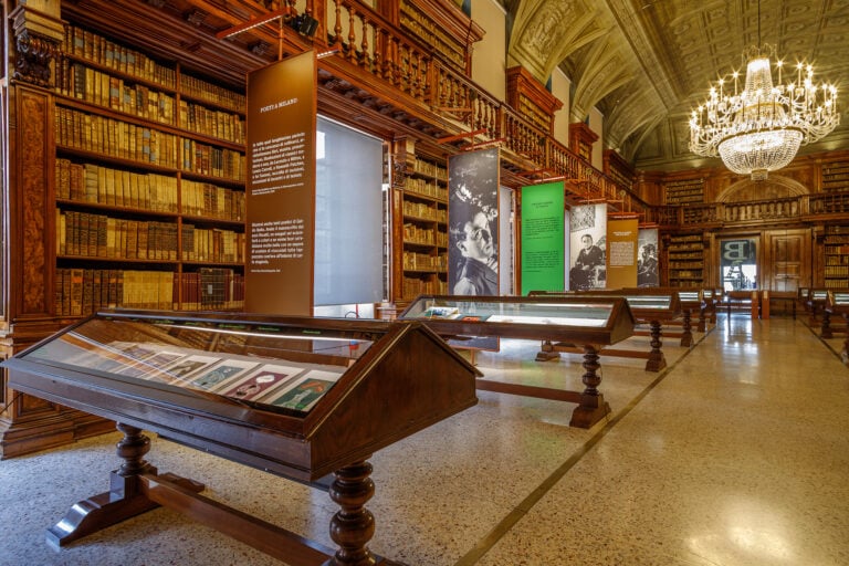 Enrico Baj, Libri in libertà, installation view at Biblioteca Braidense, Milano, 2024