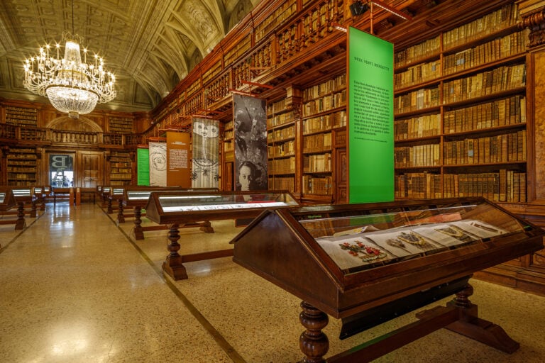 Enrico Baj, Libri in libertà, installation view at Biblioteca Braidense, Milano, 2024