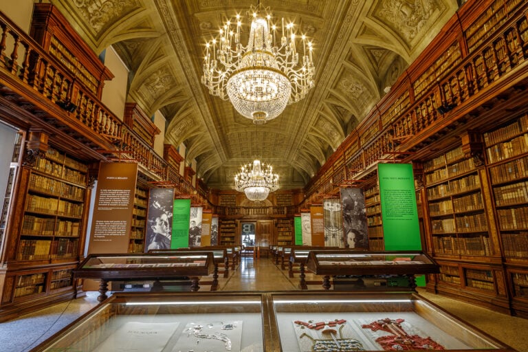 Enrico Baj, Libri in libertà, installation view at Biblioteca Braidense, Milano, 2024