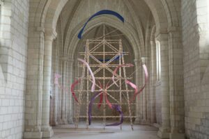 Fanions et carillons: l’opera cinetica per l’antica Abbazia di Fontevraud