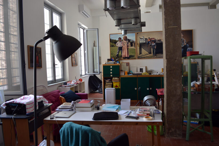 Nello studio fotografico di Yvonne De Rosa, Napoli. Photo Manuela De Leonardis