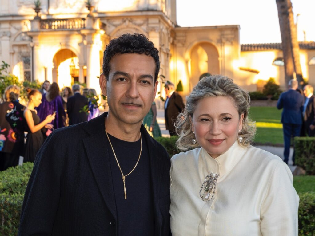 4 kamrooz aram e maria teresa venturini fendi al mckim medal gala di mercoledi 5 giugno foto di gerardo geatani 1200x900 1 I premi d’arte di giugno 2024. E.ART.H., Garesio Wine Prize, Carla Fendi Rome Prize