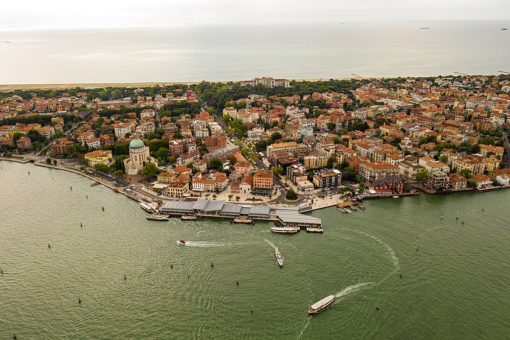 6 lido di venezia foto kasa fue fonte wiipedia Il Qatar ha donato una barca di soldi al Comune di Venezia per la gestione del suo patrimonio culturale