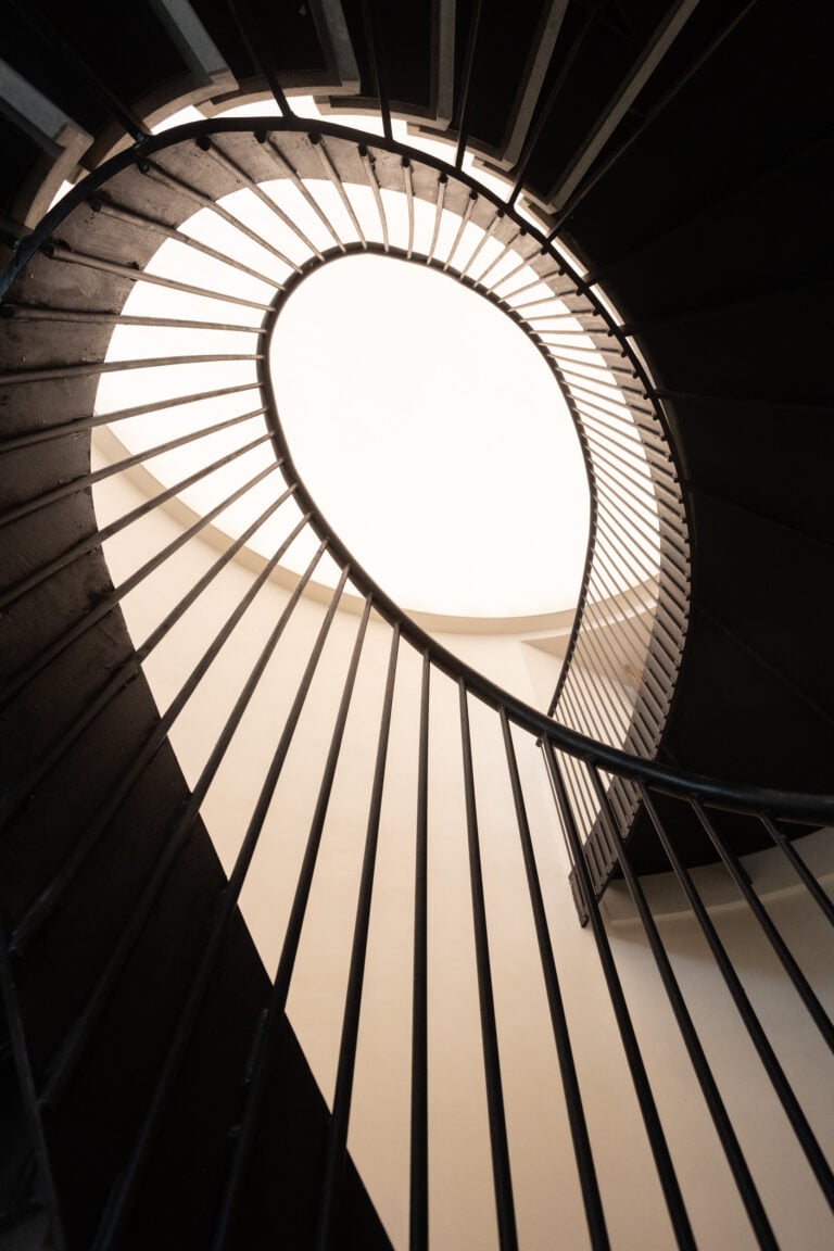 Carsten Höller, Scala del dubbio-Doubt Staircase, 2024, installation view, ph. Massimo Pistore, courtesy Berggruen Arts & Culture-