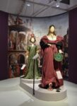 A sinistra il costume di una circassiana (intorno il XVI secolo) a destra costume di una veneziana (inizio XVI secolo) - ricostruzione di Soline Anthore, Nicolas Baptiste