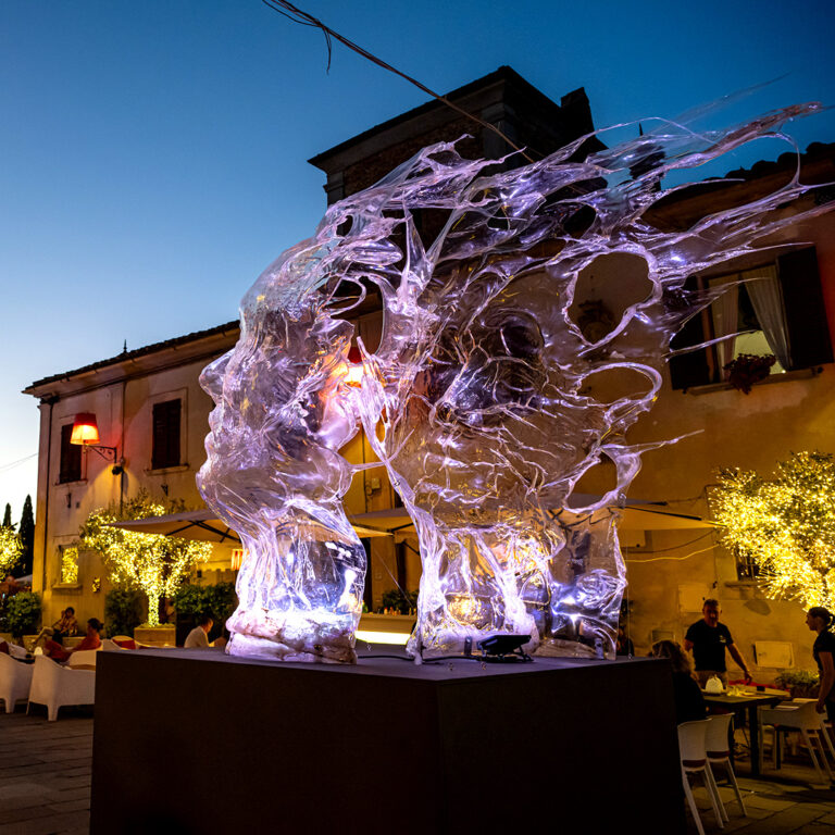 artinsolite e lartista davide dallosso courtesy scart3 In Toscana un Teatro del Silenzio e Andrea Bocelli ci festeggia i 30 anni di carriera