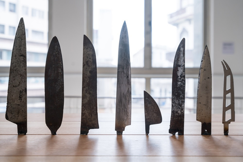 Carlos Garaicoa, Las Raíces del Mundo, 2018. inox steel buildings, knives. Courtesy Galleria Continua