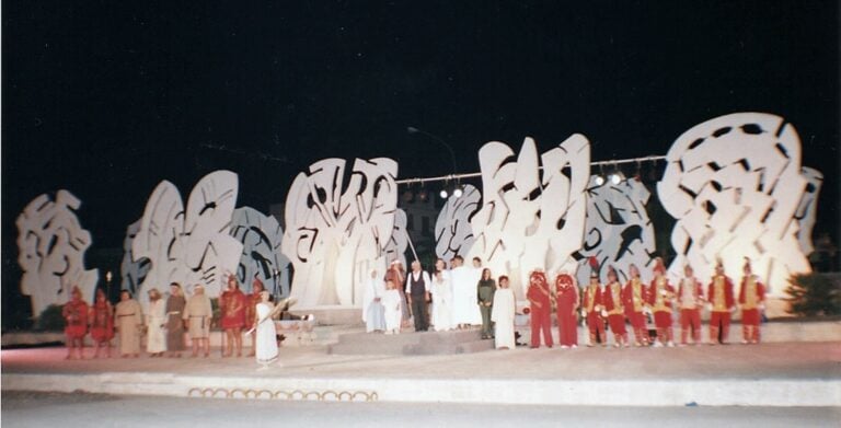 Città di Tebe Scenografia per lo spettacolo Ethos di Giovanni isgroc Ghibellina, Piazza del Municipio, 1997