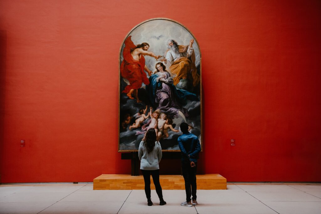 Due persone visitano il Museo Reale delle Belle Arti di Bruxelles. Comune di Bruxelles