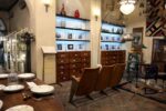 fa1 A Bologna c’è un negozio di antiquariato e modernariato con pezzi rari e da museo 