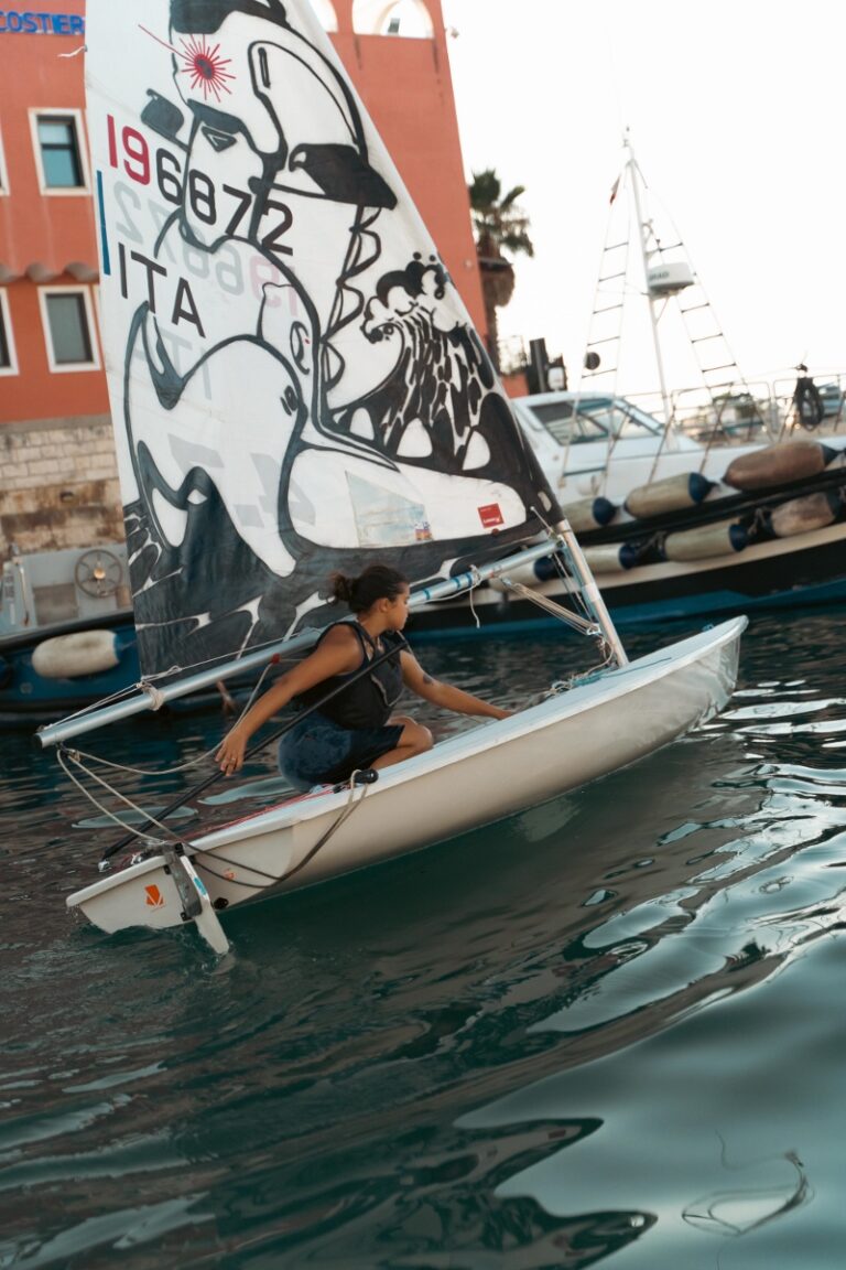 inmyname 16 800x1200 1 In Puglia le vele disegnate dagli street artist navigano sul mare di Monopoli. Le foto