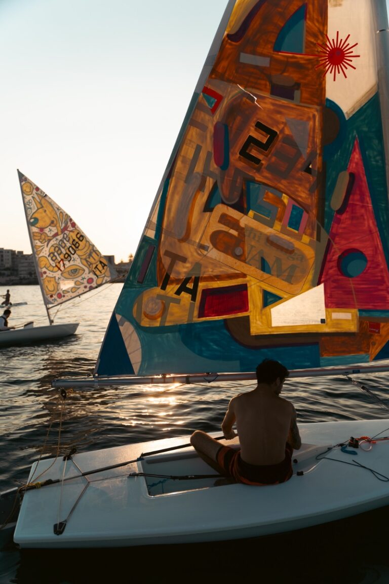inmyname 35 800x1200 1 In Puglia le vele disegnate dagli street artist navigano sul mare di Monopoli. Le foto
