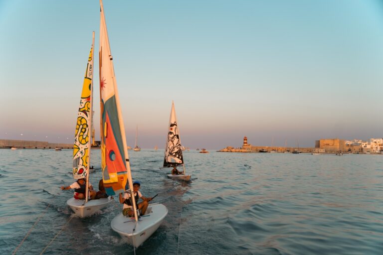 inmyname 59 1200x800 1 In Puglia le vele disegnate dagli street artist navigano sul mare di Monopoli. Le foto