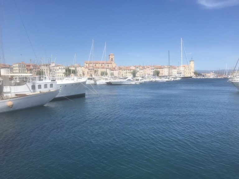 La Ciotat, Francia. La baia della città provenzale, culla del cinema mondiale