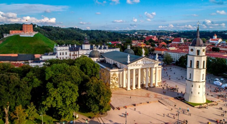 La piazza della Cattedrale, Vilnius. Courtesy Lithuania Travel