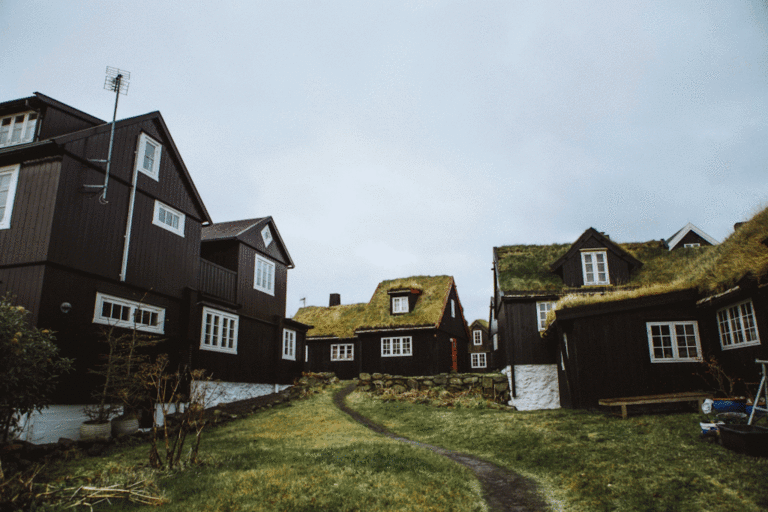 L'antico quartiere di Reyni a Torshavn, Isole Faroe. Courtesy Visit Tórshavn
