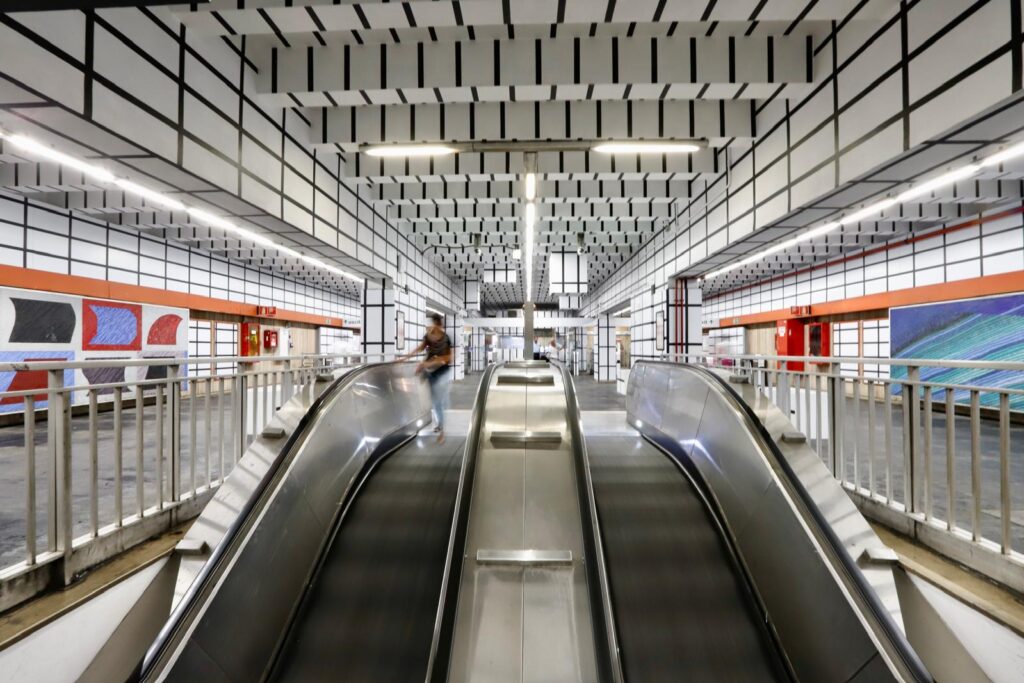 A Roma una stazione della metro riapre tutta nuova con una grande opera d’arte in collaborazione col Maxxi