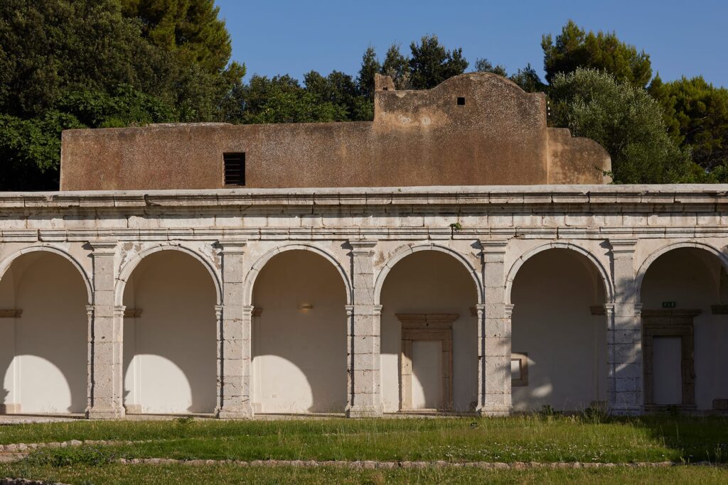 A Capri arte e design da collezione in una Certosa del trecento. Report dalla fiera Nomad 