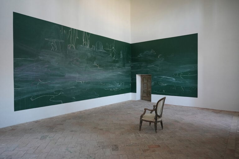 La mostra di Rita Ackermann a Palazzo Twombly a Bassano in Teverina