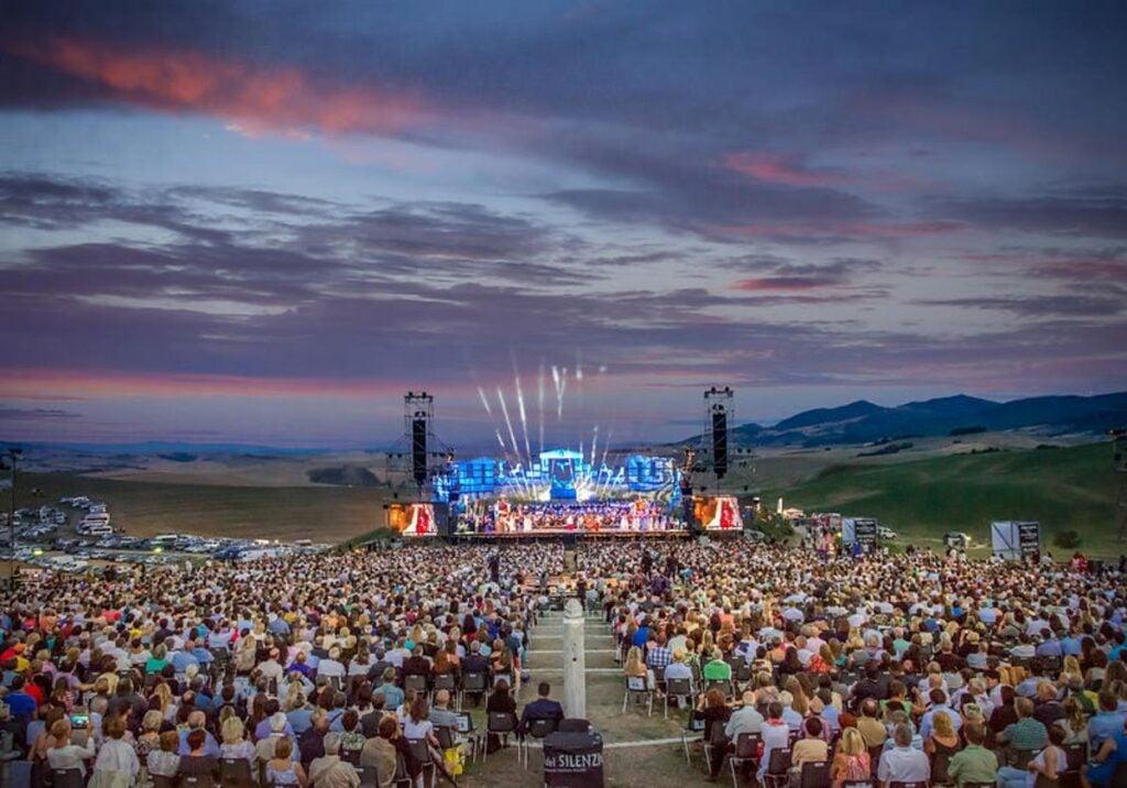 In Toscana un Teatro del Silenzio e Andrea Bocelli ci festeggia i 30 anni di carriera