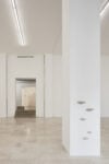 Tre angoli, una porta e una colonna, P420, Installation view, ph.Carlo Favero