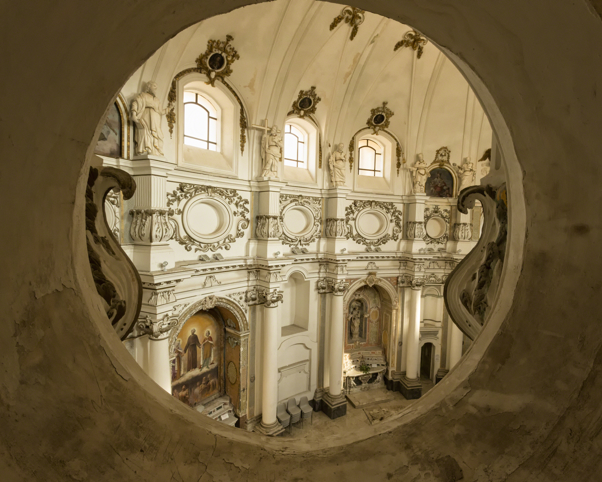 Chiesa di Santa Chiara, finestra del coro superiore, Noto (SR). Photo Photoempt : iStock