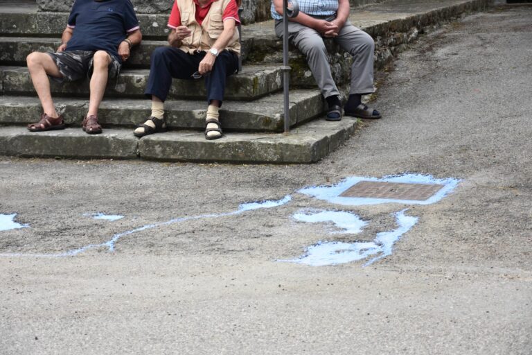 elisa pietracito kintsugi blu1 Un dialogo tra arte contemporanea e natura nel borgo toscano de Il Castagno d'Andrea 