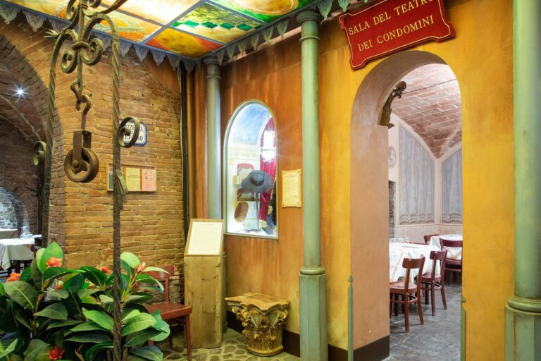 i cappelli di scena di teresa franchini alla sangiovesa La storia del ristorante-museo di Santarcangelo, nella Romagna di Tonino Guerra