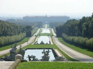 Aspettare l’alba alla Reggia di Caserta. Apertura straordinaria per assistere al risveglio del Parco reale