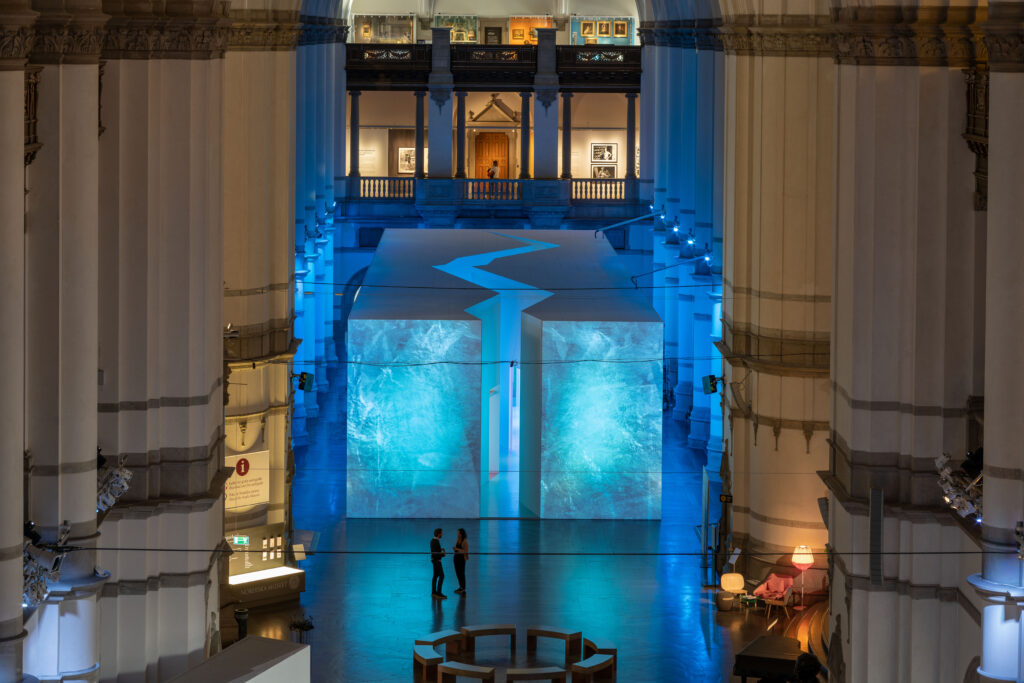 Il padiglione a forma di iceberg al Nordiska museet. Photo Hendrik Zeitler, Nordiska museet