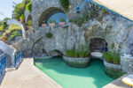 lagrottarosa11 In Costiera Amalfitana è in vendita la casa realizzata da Gae Aulenti in una grotta