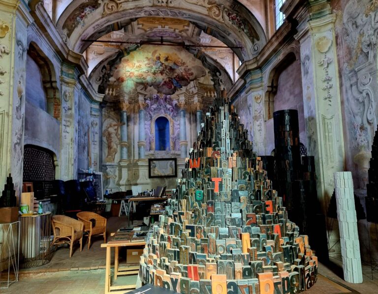 Lo studio di Giorgio Milani nella chiesa di San Rocco a Borgonovo Val Tidone