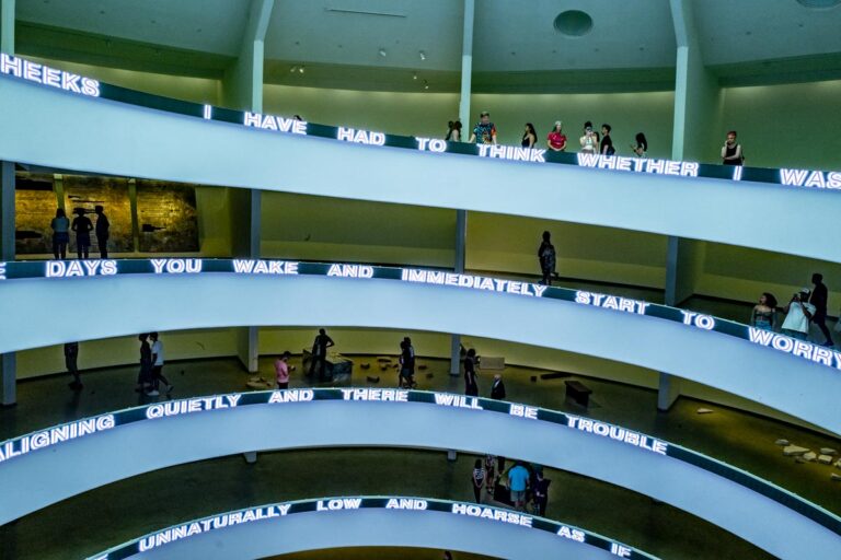 magnani2407081700773 Il teatro di parole di Jenny Holzer al Guggenheim. Le foto da New York