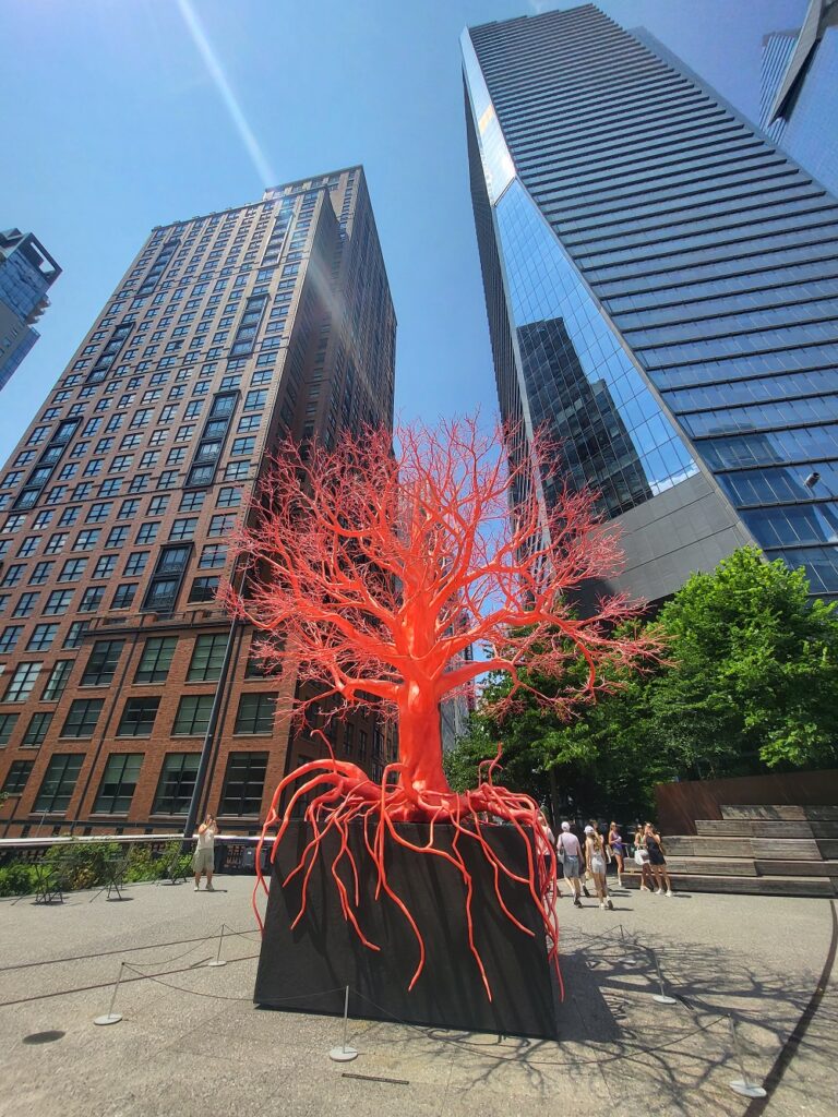 Pamela Rosenkranz, Old Tree Sculpture, High Line New York. Photo Livia Montagnoli