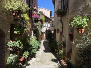 Alla scoperta di Spello: il borgo dei fiori nel cuore dell’Umbria