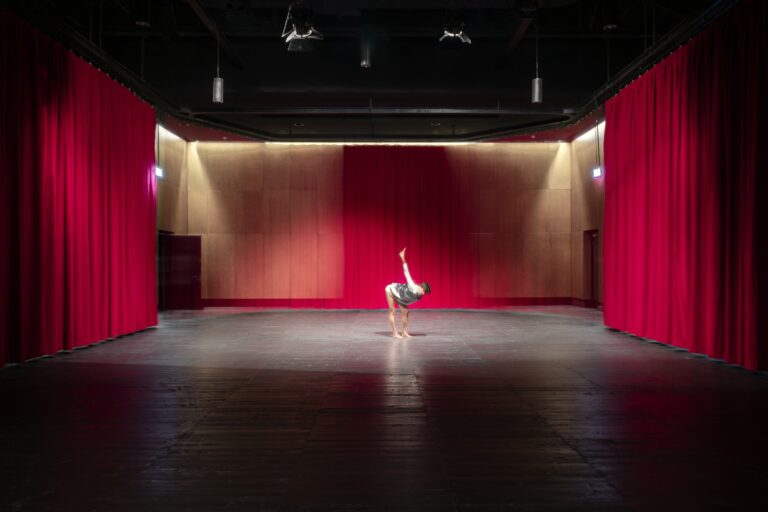 STARTT – FLEXI. Ridotto del Teatro Rossini di Pesaro. Photo Alessandro Penso, courtesy of STARTT