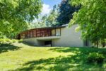 the exterior of the winn house courtesy fred taber at jacqua realtors1 La celebre Winn House di Frank Lloyd Wright in vendita nel Michigan per più di 1 milione di dollari