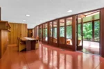 the interior of the winn house courtesy fred taber at jacqua realtors2 La celebre Winn House di Frank Lloyd Wright in vendita nel Michigan per più di 1 milione di dollari