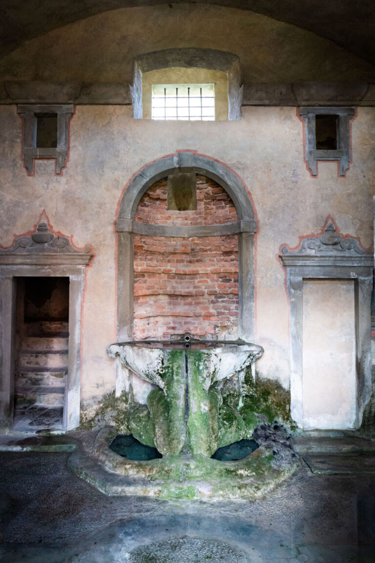 una parte della fonte della fata morgana foto clara vannucci La testa di Medusa del Giambologna tornerà al Ninfeo della Fata Morgana a Firenze