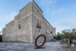 Monumenta, Castello Imperiale di Sant'Agata di Puglia, MAURO STACCIOLI, Senza titolo (Ellisse verticale), 2013, Acciaio corten, 280x190x16 cm