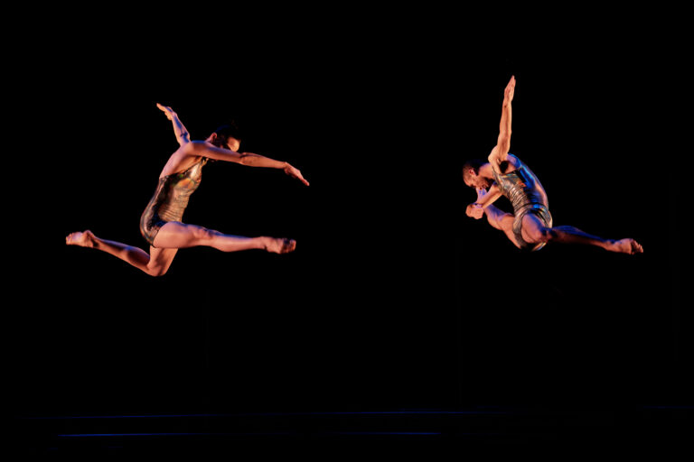 BIPED di Merce Cunningham interpretato dal Ballet de l'Opéra de Lyon