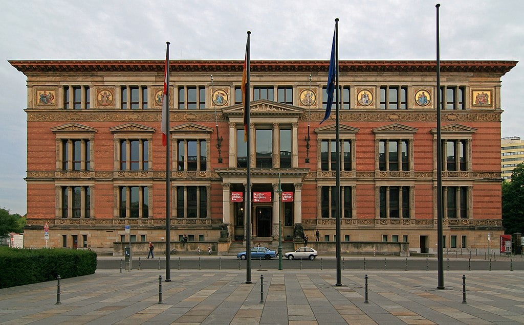 Martin Gropius Bau Berlin cropped, Di Jensens - Opera propria, Pubblico dominio, httpscommons.wikimedia