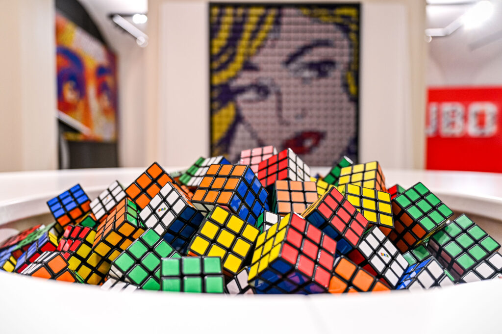 A Cuneo una mostra festeggia i 50 anni del celebre Cubo di Rubik