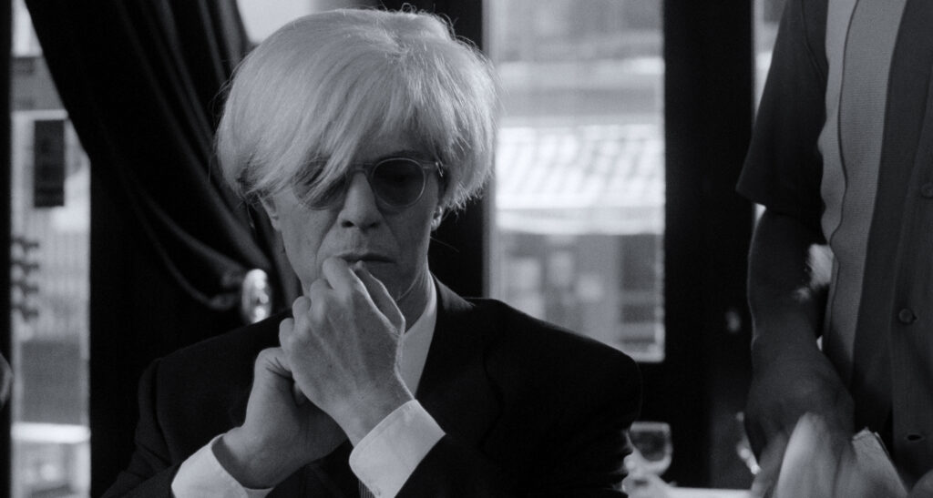 David Bowie è Andy Warhol nel film "Basquiat" di Julian Schnabel