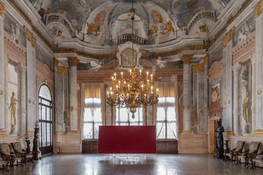 Le sculture monumentali di Loris Cecchini in mostra a Ca’ Razzonico di Venezia 