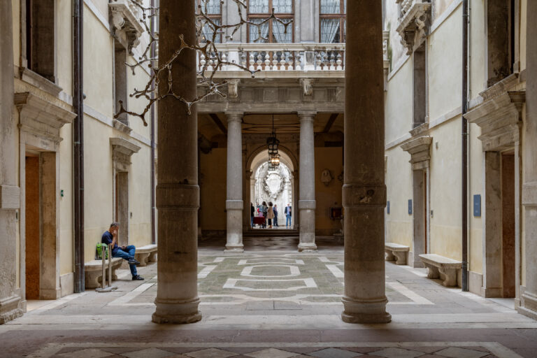 cecchini ca rezzonico ph irene fanizza 30 Le sculture monumentali di Loris Cecchini in mostra a Ca' Rezzonico di Venezia 