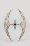 Emblem of MTO Shahmaghsoudi® school, late 1970s, white gold with rubies, emeralds, and diamonds. Courtesy of Musée d’Art et de Culture Soufis MTO. Photo by Jean-Yves Lacôte